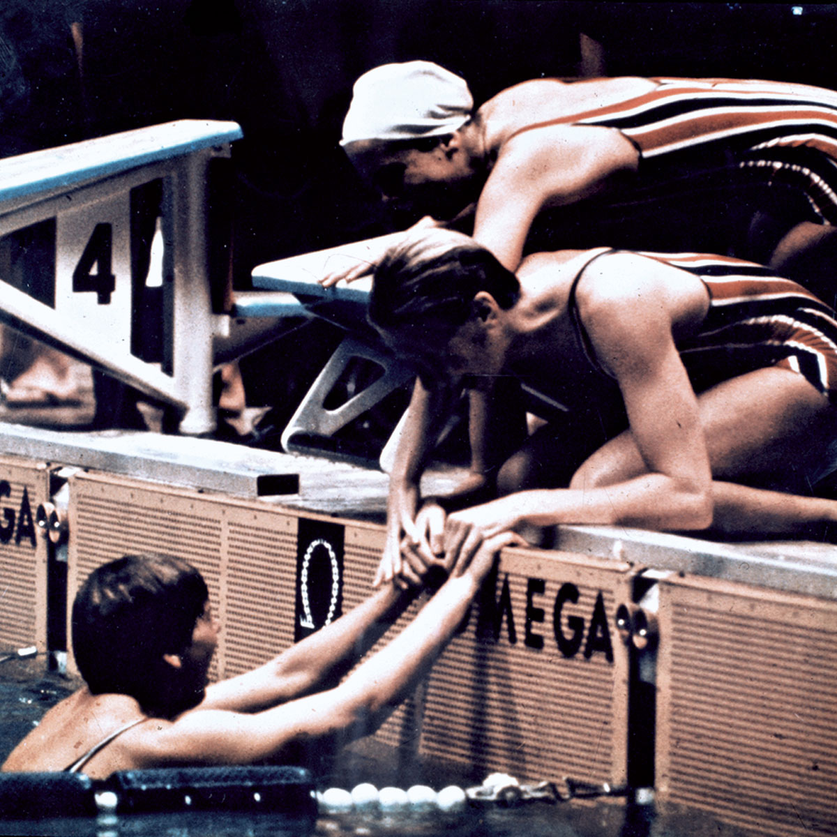 Schwimmer nach Rennen mit OMEGA Logo 1967