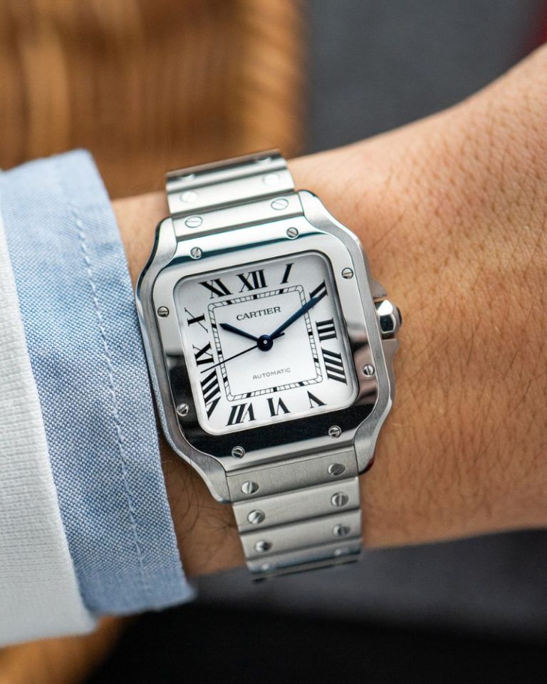 Wristshot der Cartier Santos Medium Weiß am Stahlband