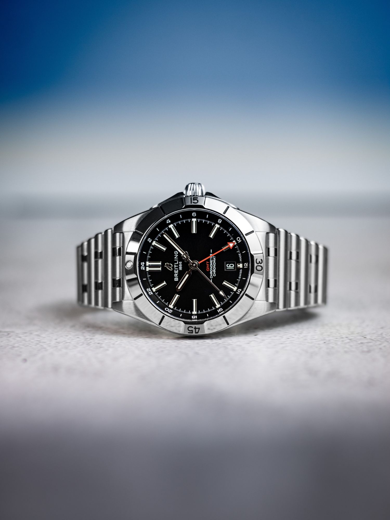 Breitling Chronomat GMT 40 liegend auf der Seite