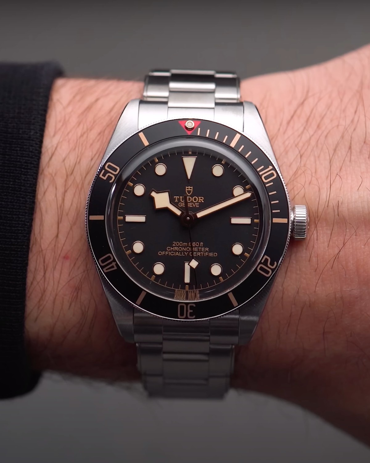 Wristshots der Tudor Black Bay 58 am Edelstahlband