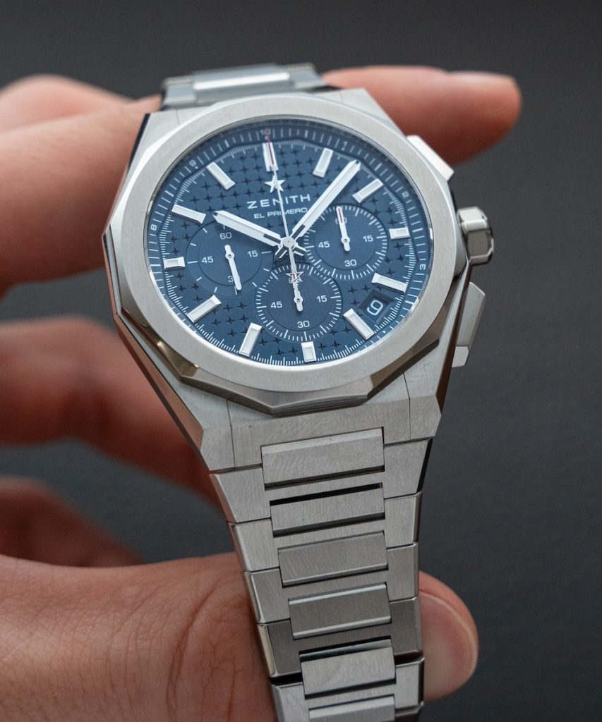 Zenith DEFY Skyline Chronograph blau in der Hand