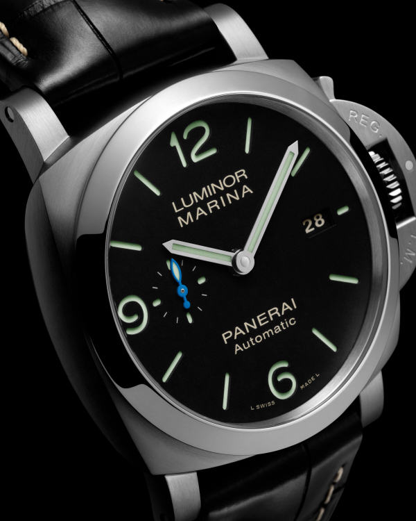 Panerai PAM01313 Zifferblatt in Nahaufnahme auf schwarzem Hintergrund