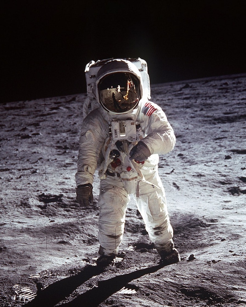 Astronaut bei der Landung am Mond während der Apollo XI Mission