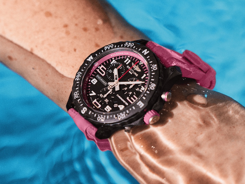 Breitling Endurance Pro mit rosarotem Kautschukband