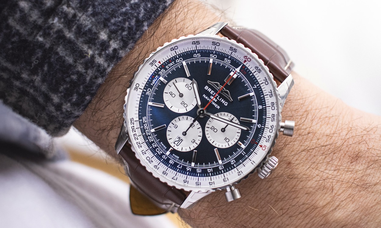 Breitling Navitimer 46 mit blauem Zifferblatt und weißen Totalisatoren