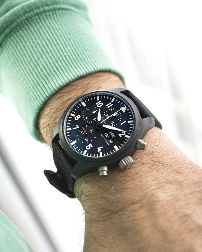 IWC Pilots Watch 389101 in schwarzer Keramik am Handgelenk