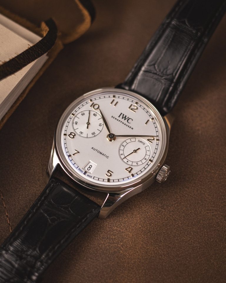 IWC Portugieser Automatik 42 mm liegend auf Tischplatte