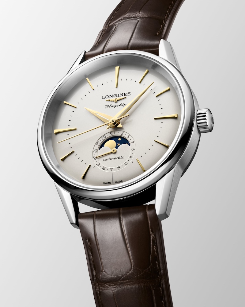 Longines Flagship Heritage Mondphase auf grauem Untergrund