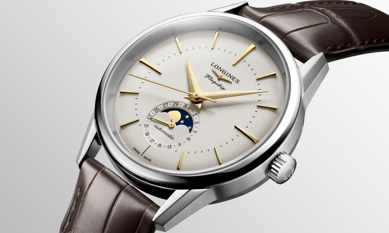 Longines Flagship Heritage Mondphase auf grauem Untergrund