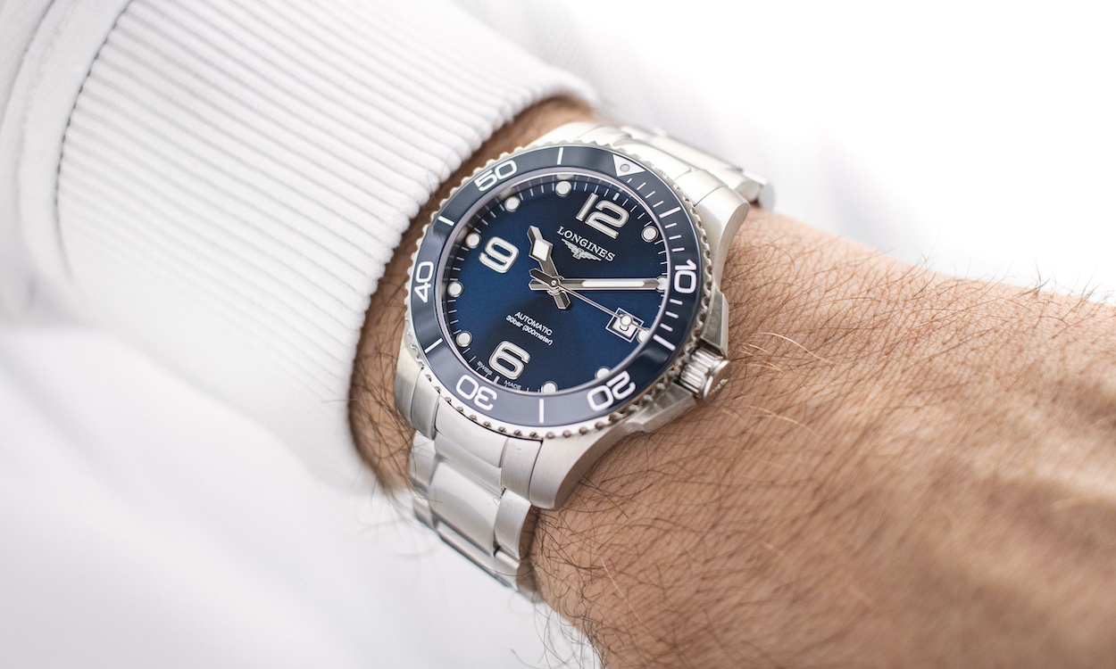 Longines HydroConquest mit blauem Zifferblatt am Handgelenk