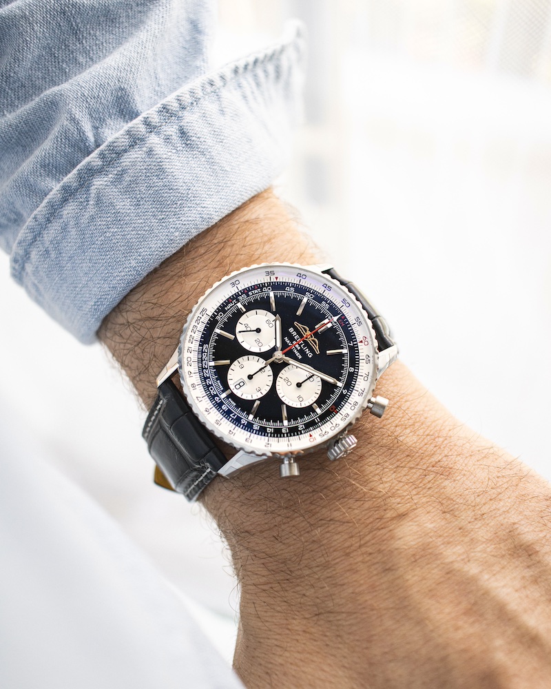 Wristshot Breitling Navitimer B01 mit schwarzem Zifferblatt