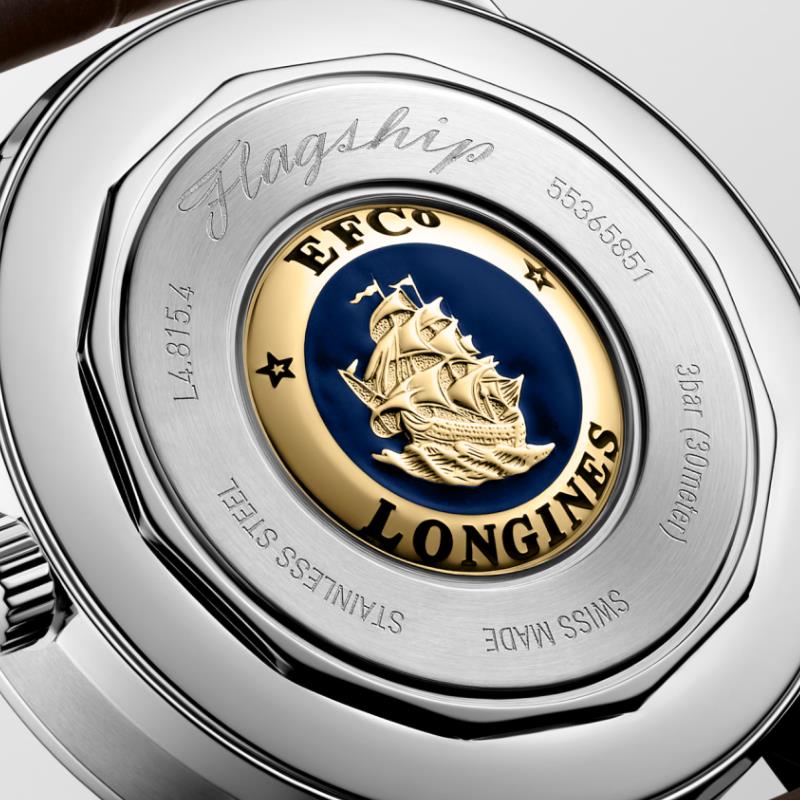 Rückansicht auf den schön dekorierten Boden der Longines Flagship Heritage Mondphase.