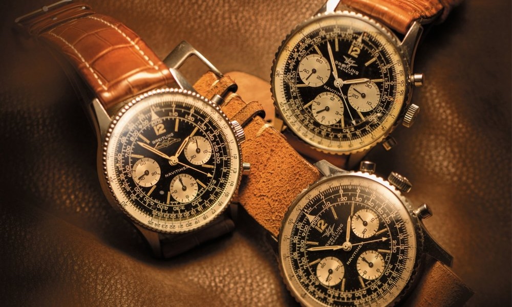 Breitling Navitimer Heritage liegend auf Tisch