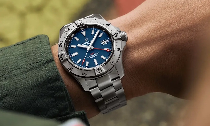 Breitling Avenger GMT 44 am Handgelenk eines Jetpiloten