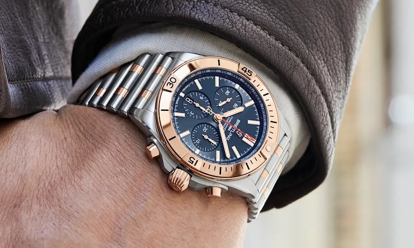 Breitling Chronomat 42 am Handgelenk in Nahaufnahme