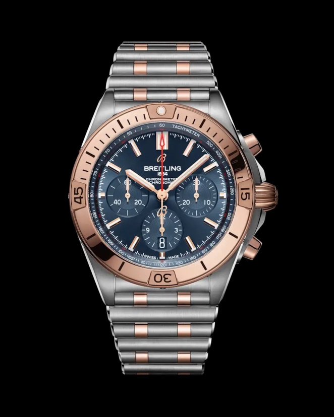 Breitling Chronomat B01 Vorderseite auf schwarzem Hintergrund