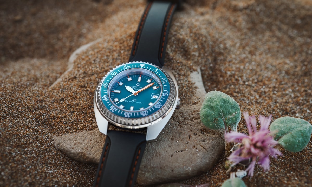Certina Super DS PH1000M liegend im Sand