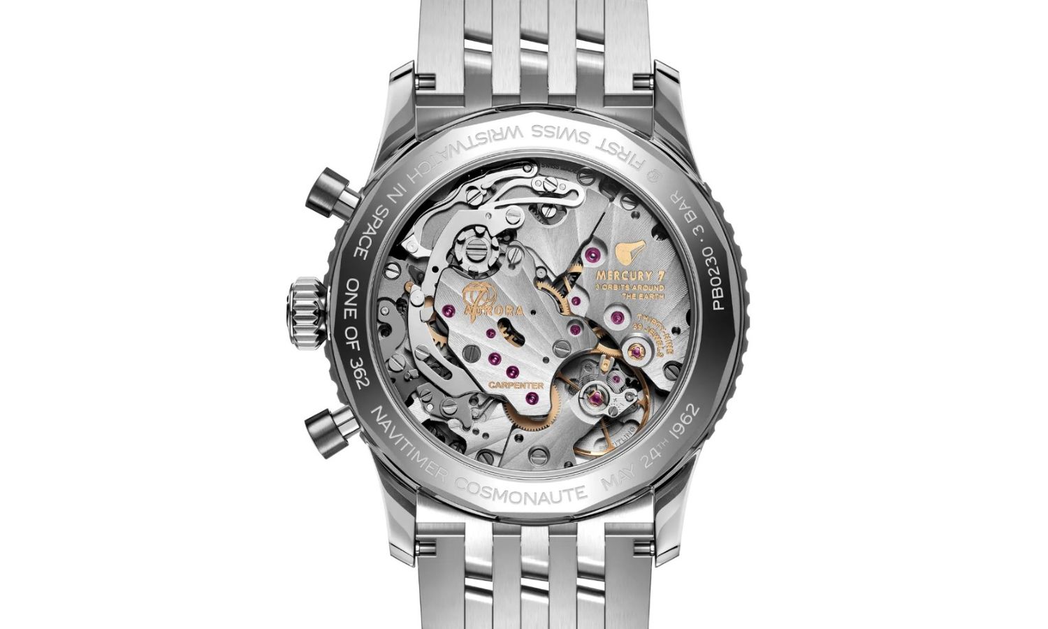Nahaufnahme des offenen Gehäusebodens der Breitling Navitimer Cosmonaute vor weißem Hintergrund