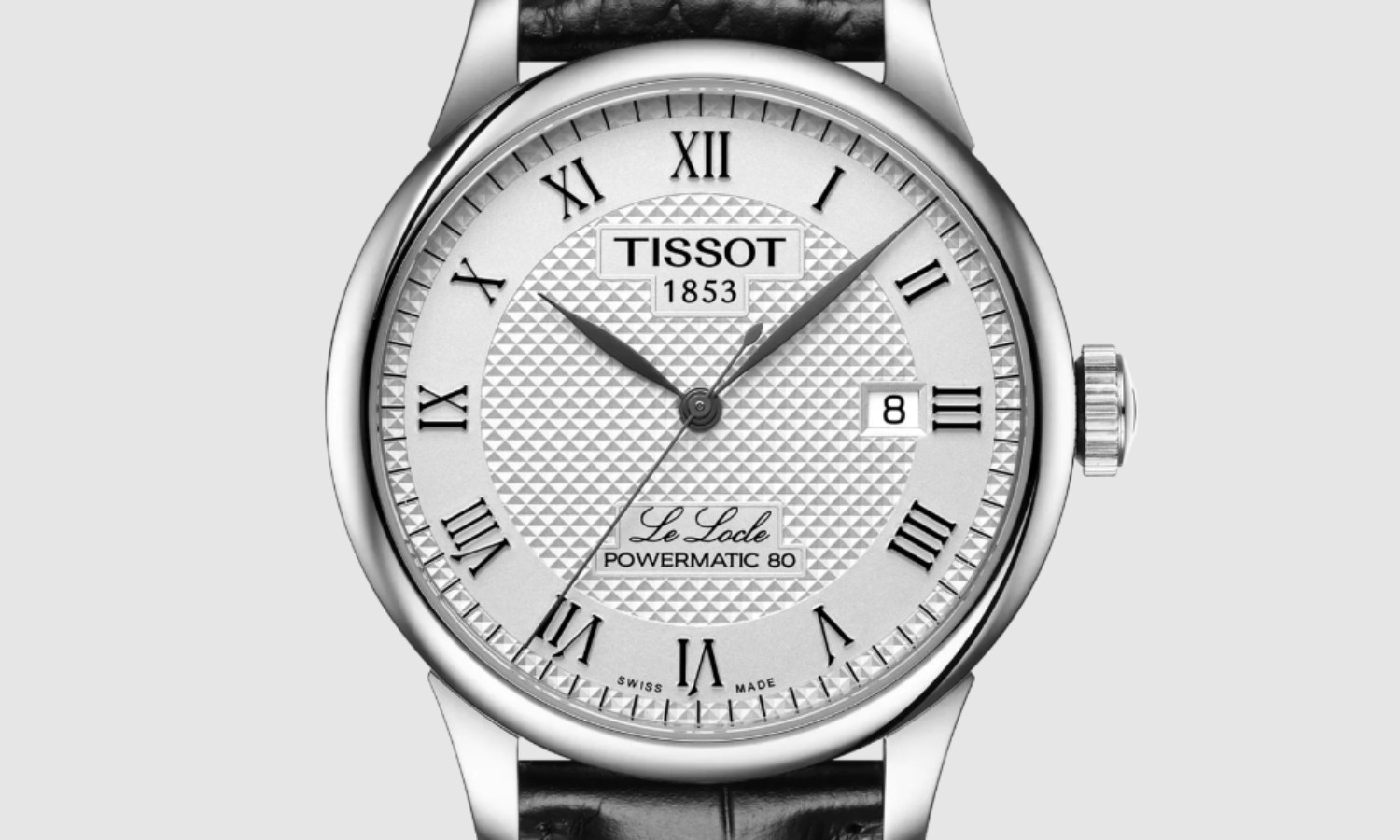 Tissot Le Locle mit silbernem Zifferblatt und schwarzem Lederarmband abgebildet vor weißem Hintergrund