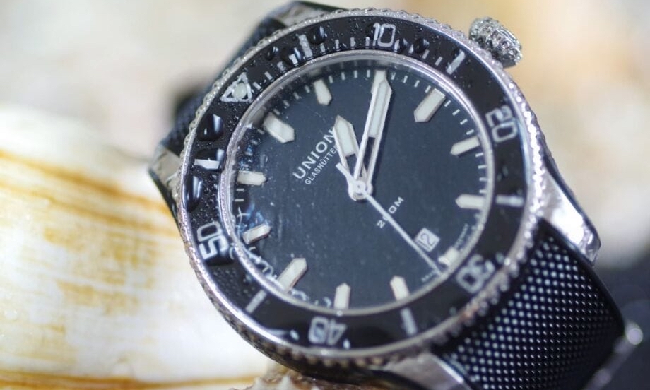 UNION Glashütte Belisar Datum Sport liegend auf Muschel