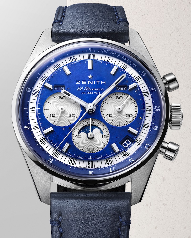 Zenith Chronomaster Sport Lapis Lazuli vor beigem Hintergrund