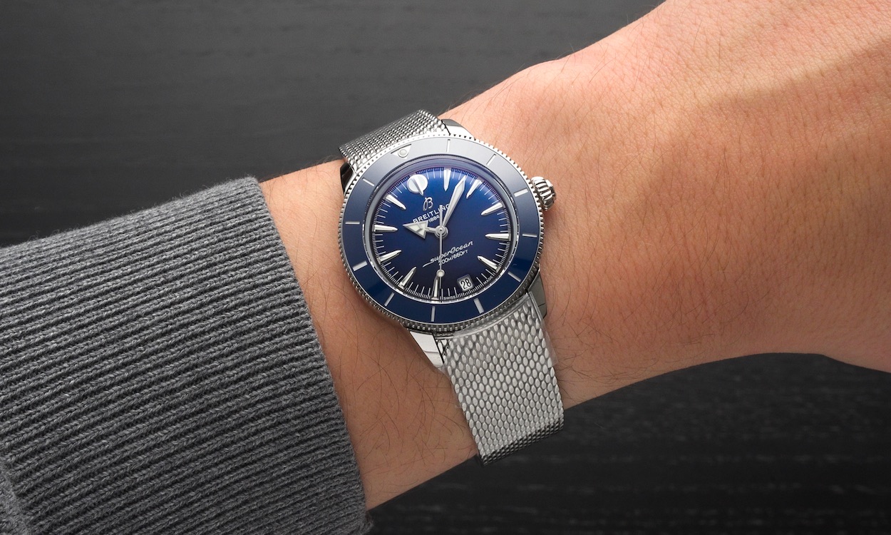 Breitling SuperOcean Heritage Automatic 36mm am Handgelenk eines Mannes