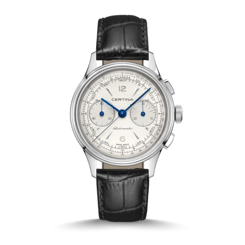 Certina DS Automatic Chronograph CPO stehend vor weißem Hintergrund