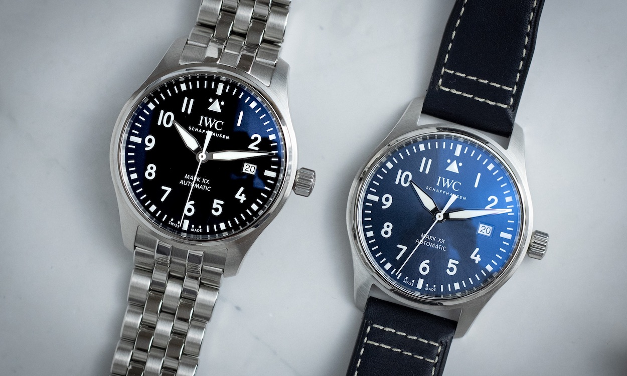IWC Mark XX liegend auf weißem Tisch