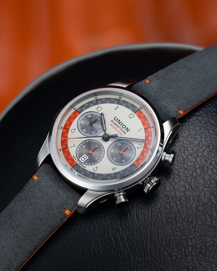UNION Glashütte Silvretta 2025 liegend auf schwarzem Untergrund