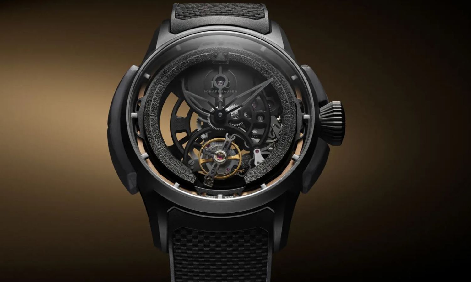 Blick von vorne auf die IWC Big Pilot’s Watch Shock Absorber Tourbillon Skeleton XPL mit der Referenz IW357701.