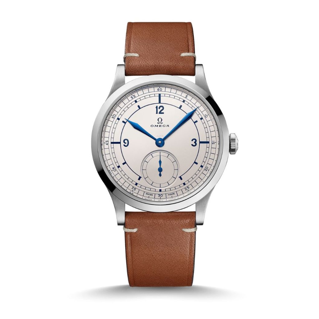 OMEGA Specialities CK 859 Referenz 511.12.39.21.99.002 mit silbernem Zifferblatt am braunen Lederarmband stehend vor weißem Hintergrund
