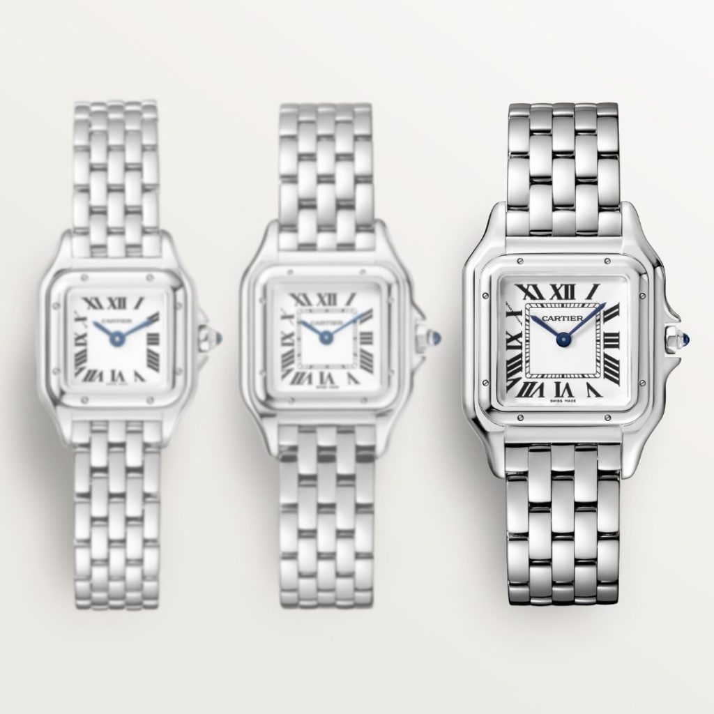 Drei Modelle der Cartier Panthère in den Größen Mini (links), Small (Mitte) und Medium (rechts) mit weißem Zifferblatt am Edelstahlarmband abgebildet vor weißem Hintergrund