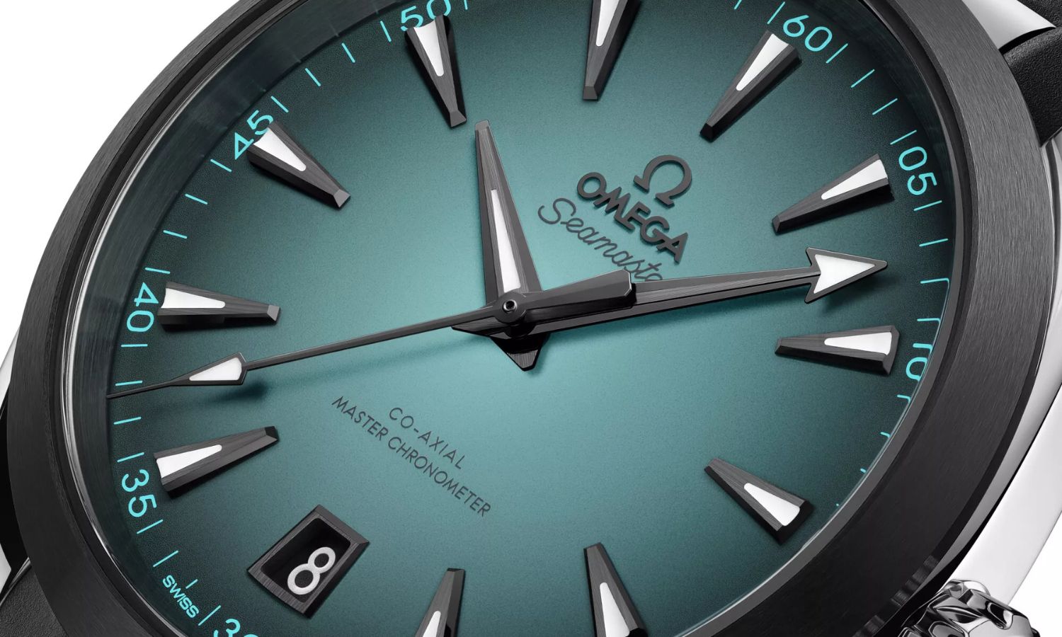 Nahaufnahme des türkisen Zifferblatts der OMEGA Seamaster Aqua Terra Türkis