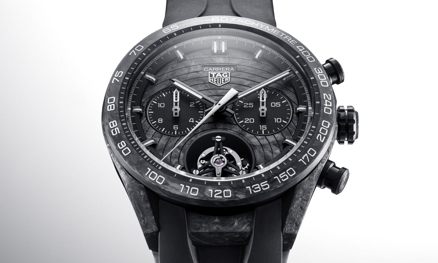 TAG HEUER Carrera Chronograph Tourbillon Extreme Sport TH-Carbonspring Referenz CBU5091.FT6305 mit schwarzem Zifferblatt und schwarzem Carbongehäuse von vorne abgebildet vor grau-weißem Hintergrund