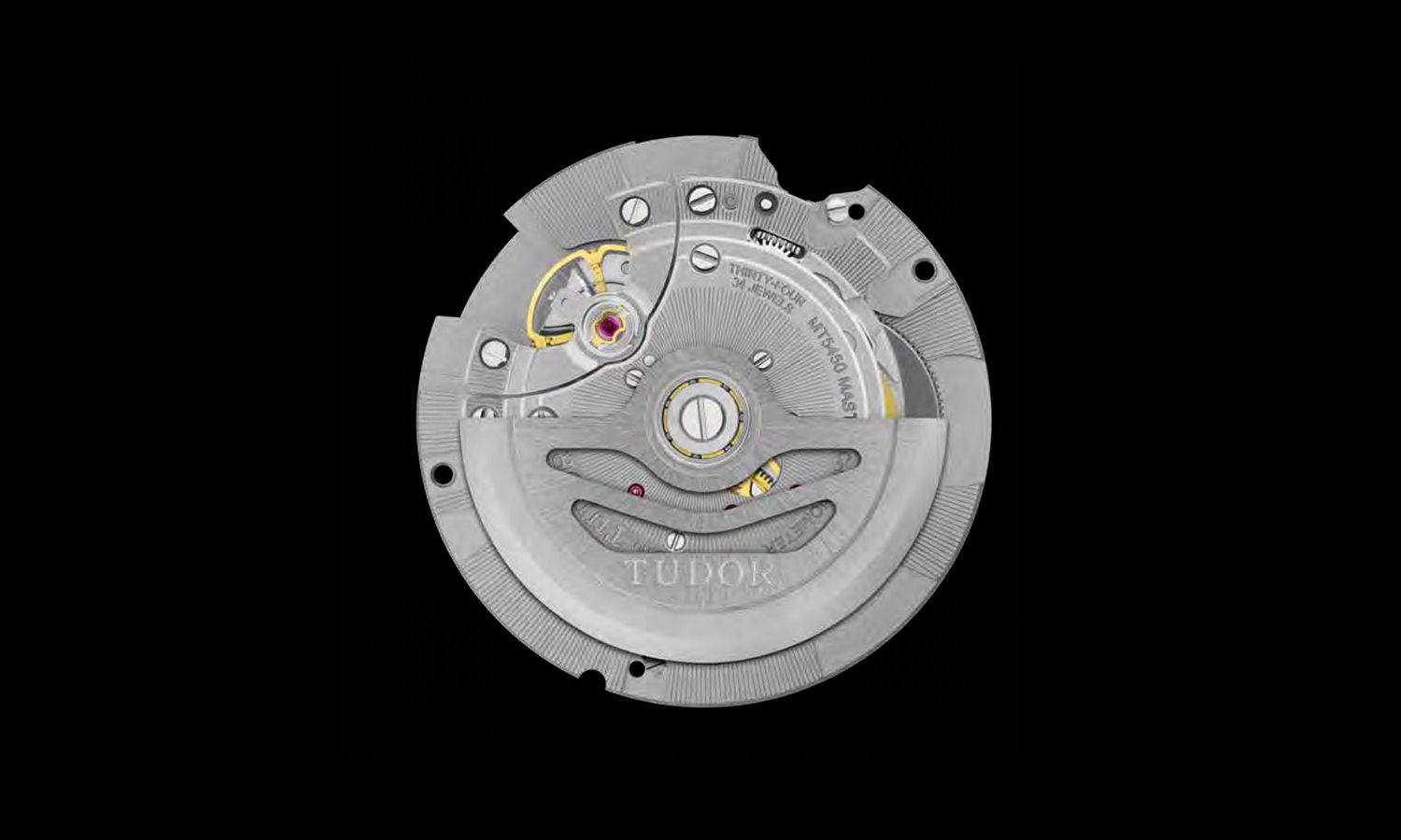 Kaliber MT5450-U der Tudor Black Bay 58 GMT abgebildet vor schwarzem Hintergrund