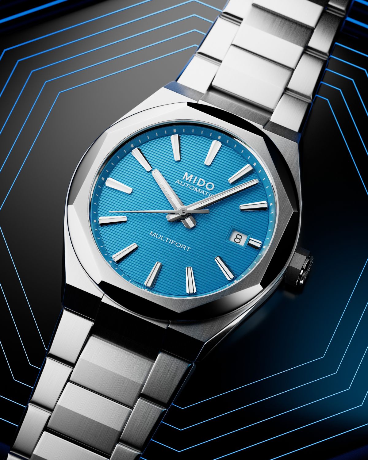 Mido Multifort 8 One Crown Referenz M055.507.11.041.00 mit blauem Zifferblatt am Edelstahlarmband liegend auf schwarz-blauem Untergrund