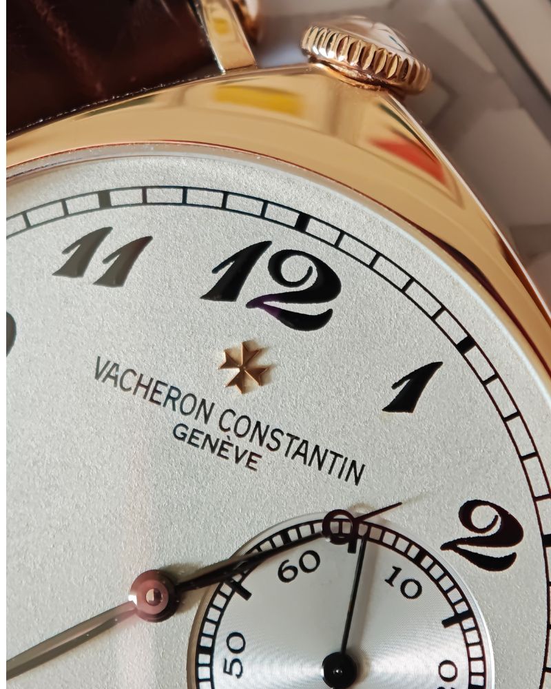 Nahaufnahme des Zifferblattes der Vacheron Constantin Historiques American 1921 mir der Referenz 82035/000R-9359.