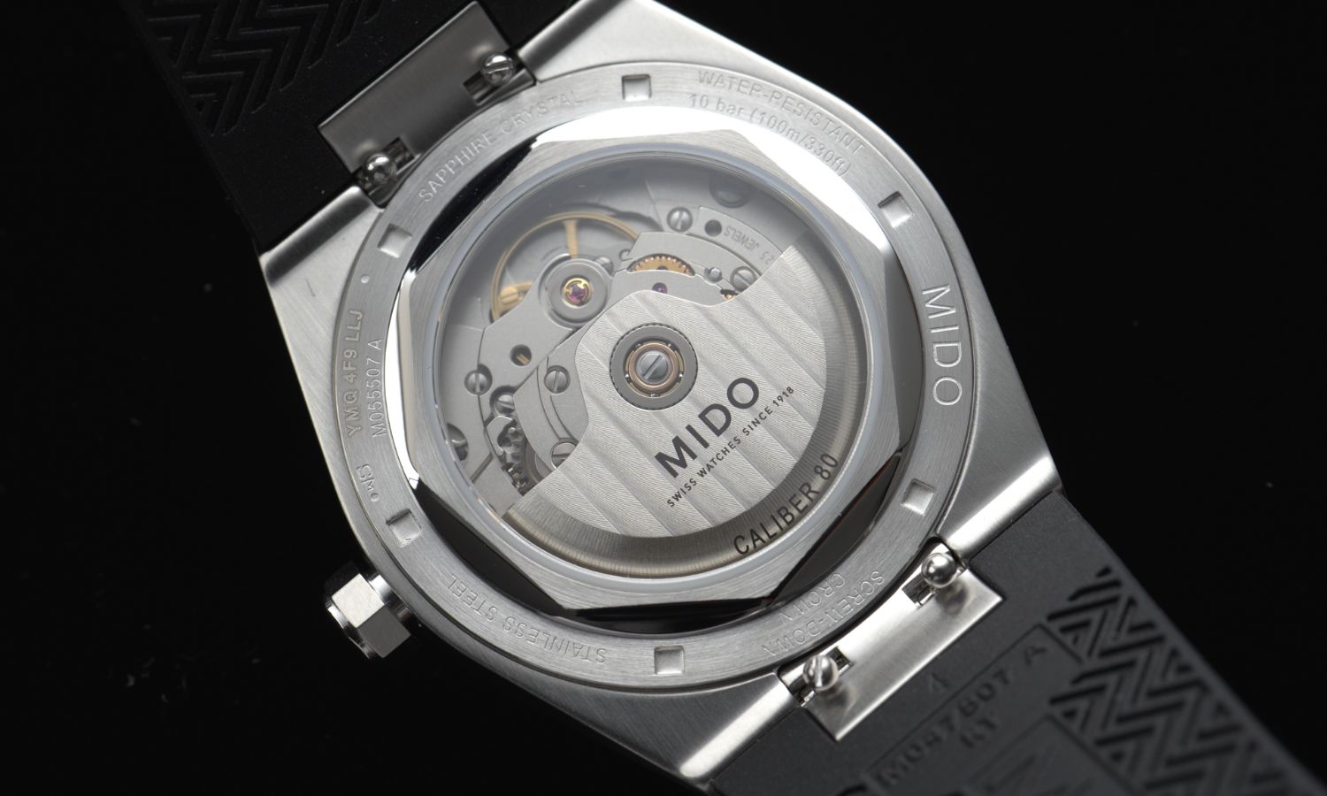 Der Gehäuseboden mit Blick auf das Mido Kaliber 80 der Mido Multifort 8 One Crown