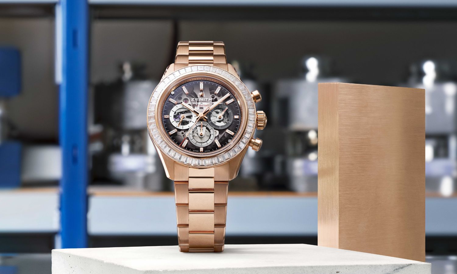 Blick von vorne auf die goldene Variante der neuen ZENITH CHRONOMASTER Sport Skeleton.